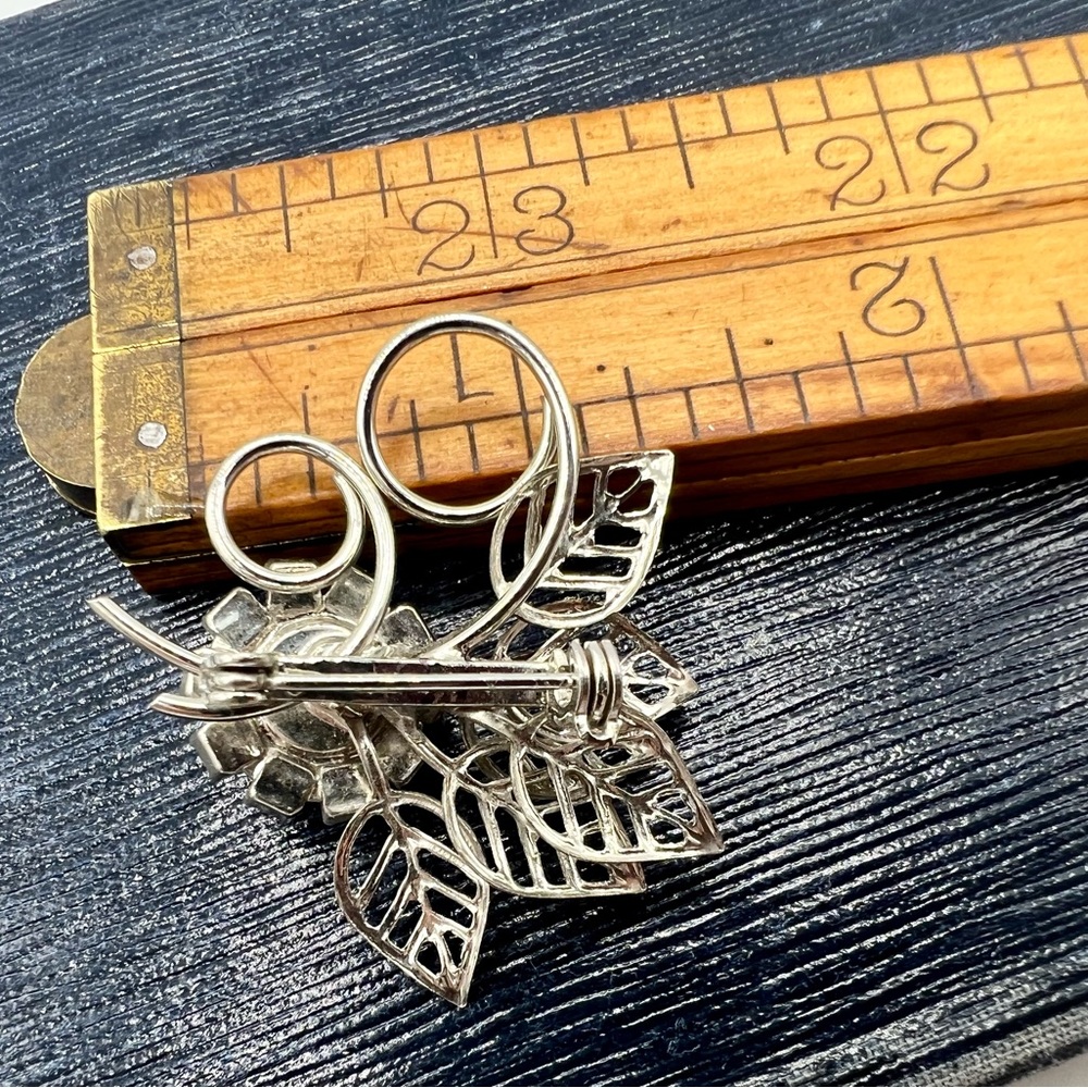 Vintage filigree silver wire floral brooch pin blue rhinestone flower small - Picture 3 of 5